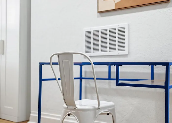 Millvale E Modern And Quiet Private Bedroom With Shared Bathroom
