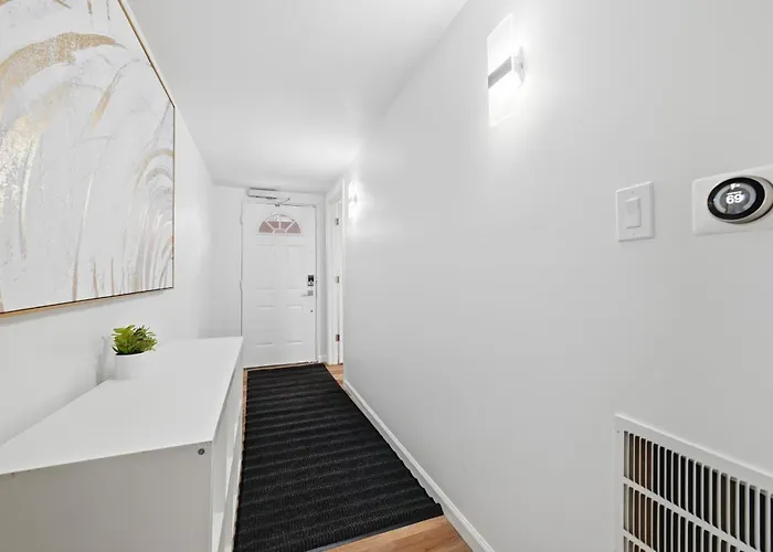 Millvale E Modern And Quiet Private Bedroom With Shared Bathroom Pittsburgh
