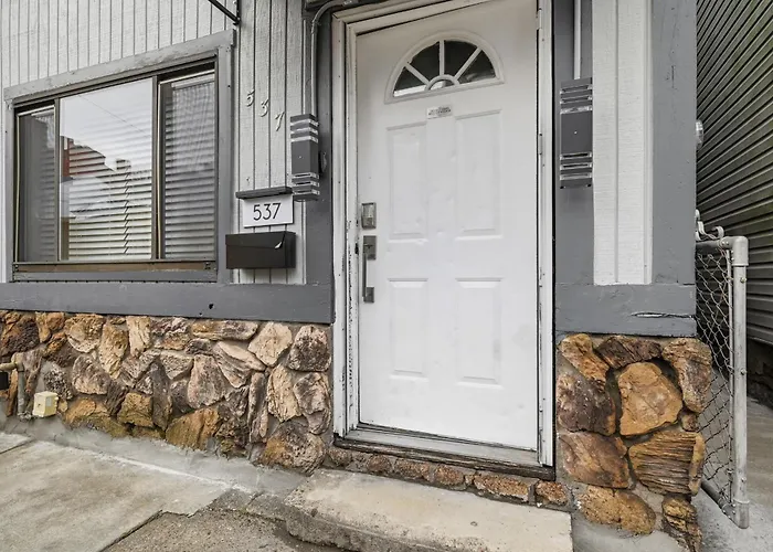 Millvale E Modern And Quiet Private Bedroom With Shared Bathroom * Pittsburgh